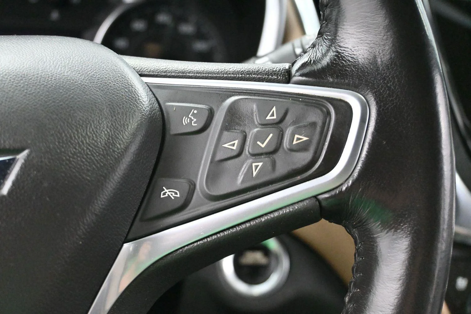 Used 2022 Iron Gray Metallic Chevrolet Premier image 21