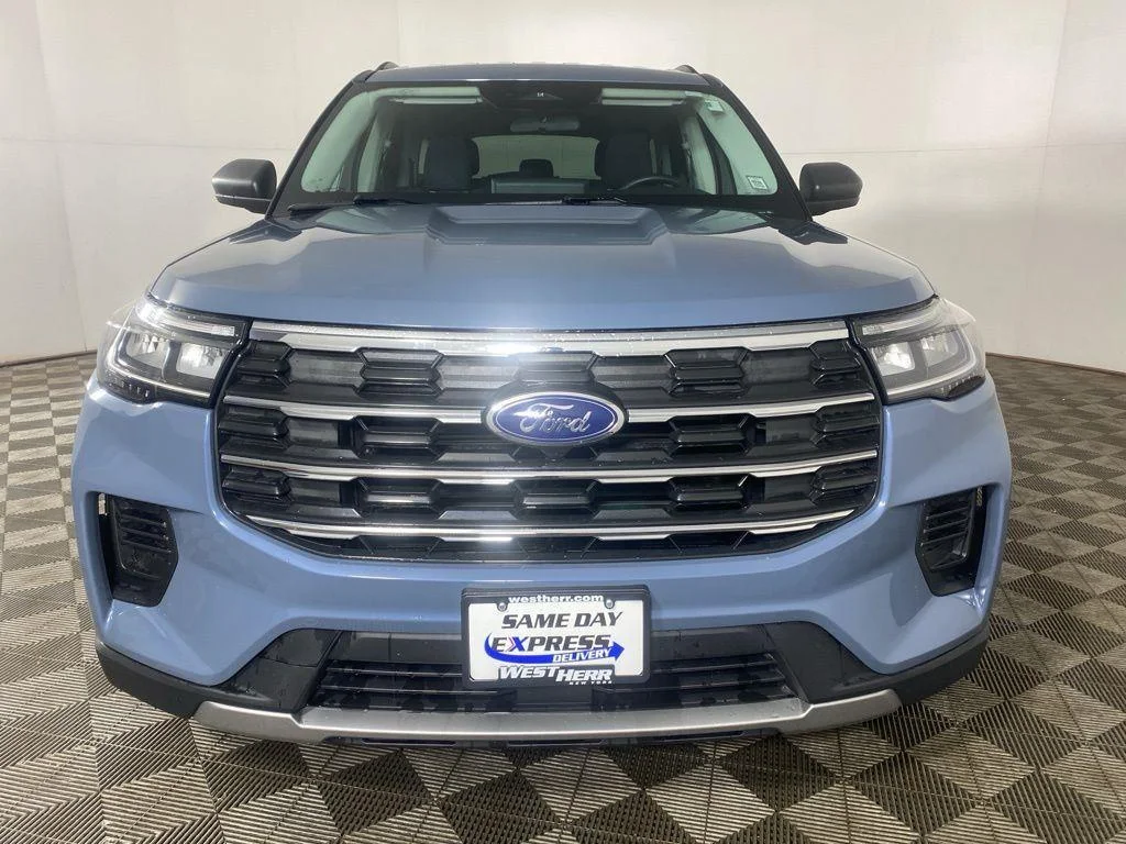 Used 2025 Vapor Blue Ford Active image 23