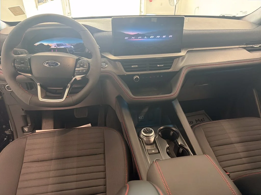 New 2027 Agate Black Metallic Ford ST-Line image 17