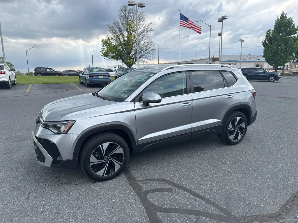 2025 Volkswagen Taos SE - Photo 11