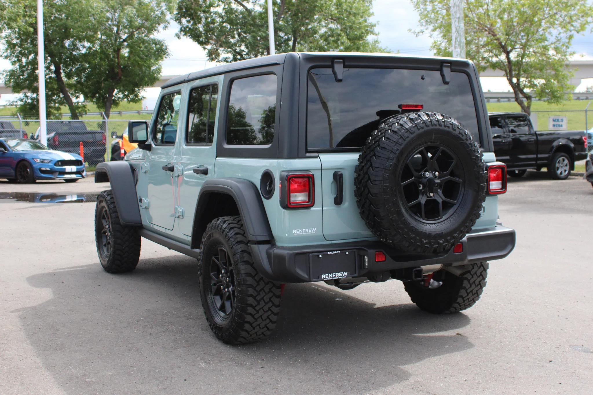 Used 2024 earl Jeep Willys* 4x4 | Earl Exterior | 3.6L V6 | Locking Rear Diff | Black Hardtop | 4.10 Rear Axle Ratio image 13
