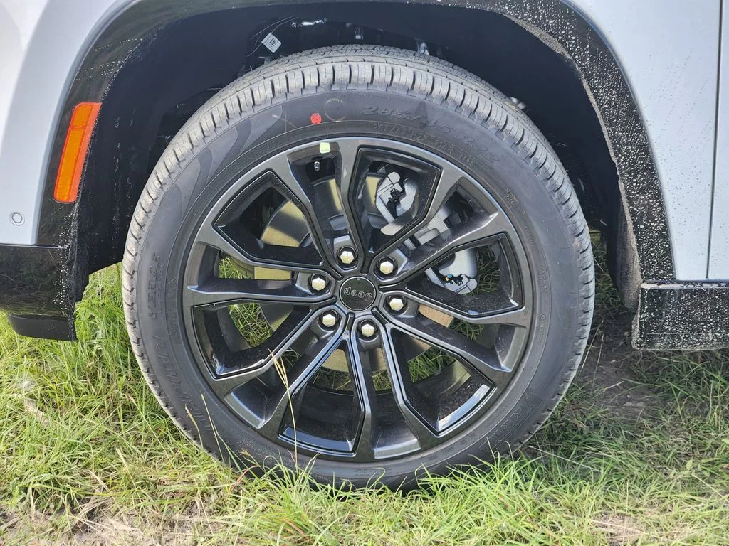 New 2026 Bright White Clearcoat Jeep Summit Reserve image 7