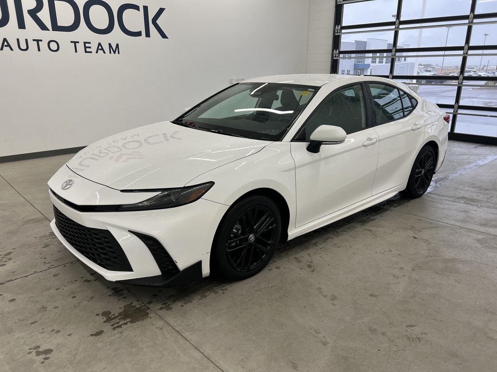 2025 Toyota Camry SE - Photo 6