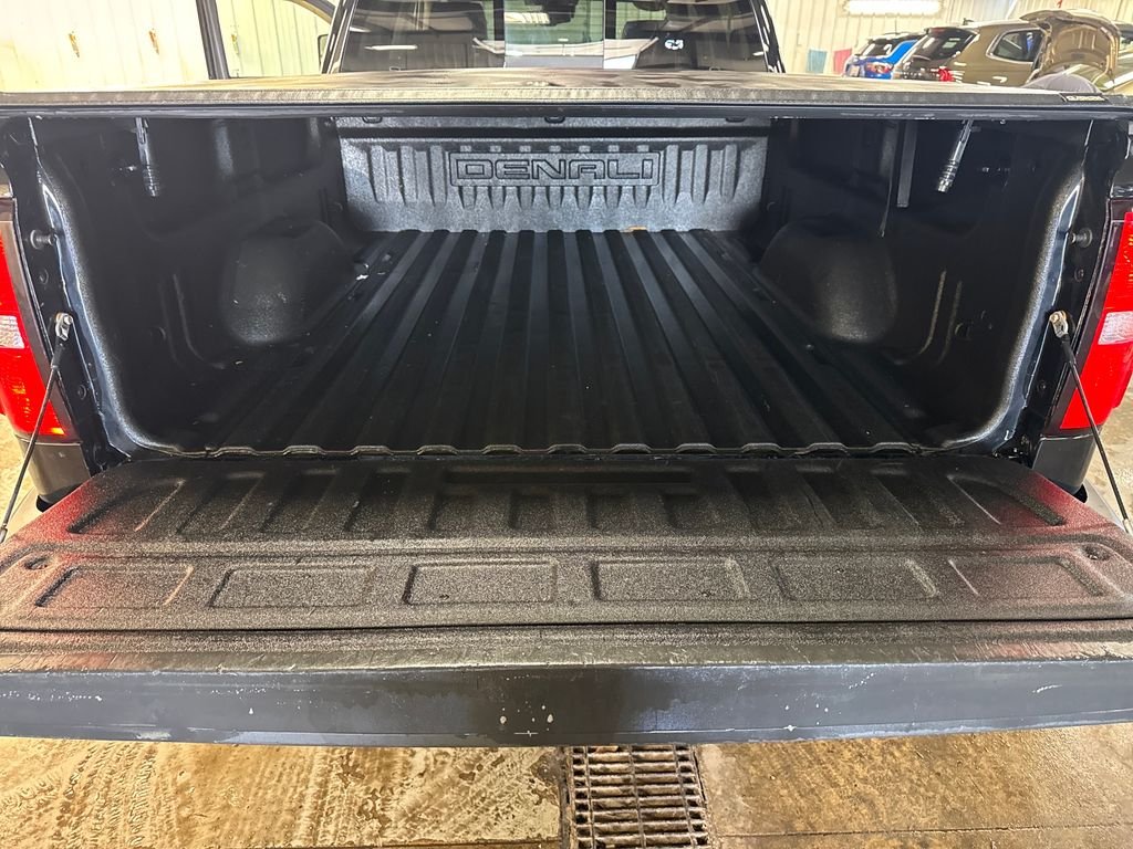 Used 2015 Black GMC Denali image 28