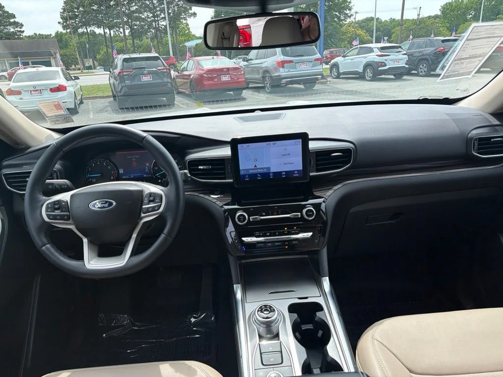 Used 2023 White Ford Limited image 11