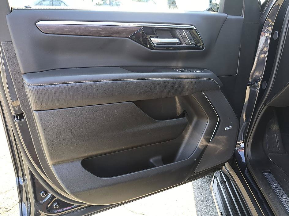 Certified Used 2025 Dark Ash Metallic Chevrolet Premier image 12