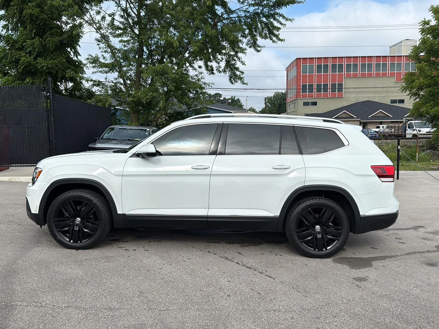 Used 2018 Pure White Volkswagen 3.6L V6 SEL Premium image 6