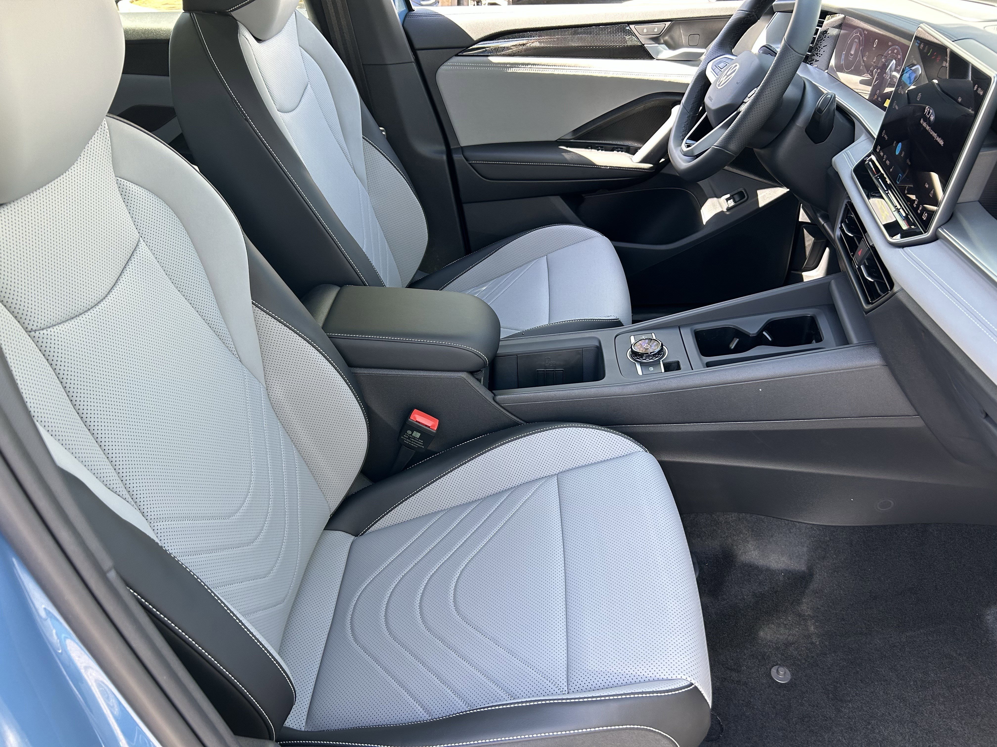 New 2026 Monterey Blue w/Deep Black Roof Volkswagen SE R-Line Black image 7