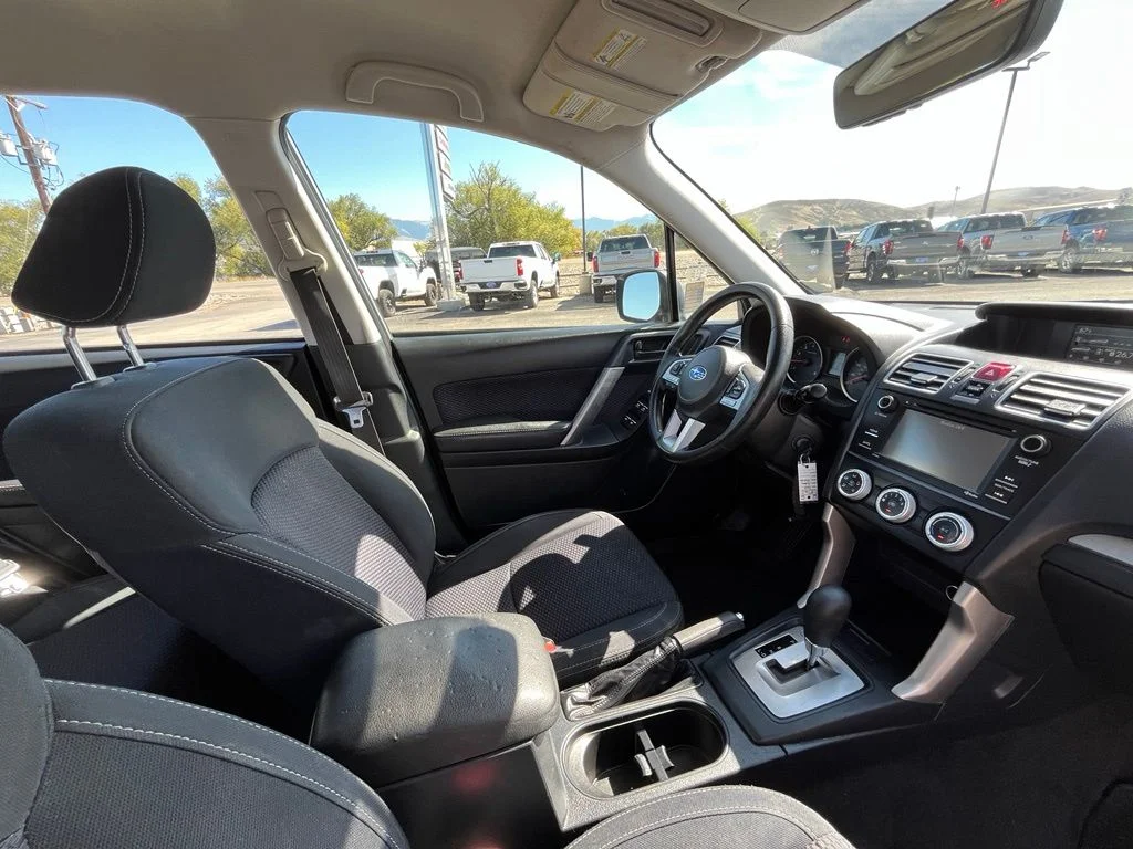 Used 2018 Silver Subaru 2.5i image 21