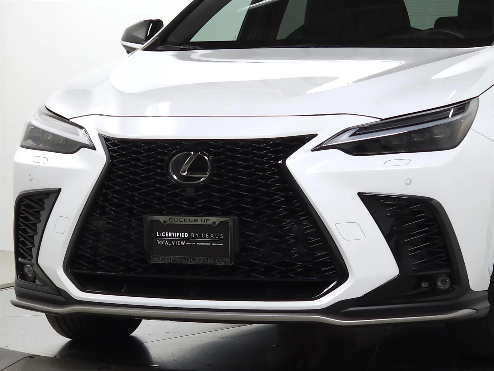 Certified Used 2024 Ultra White 083 Lexus F SPORT Handling image 3