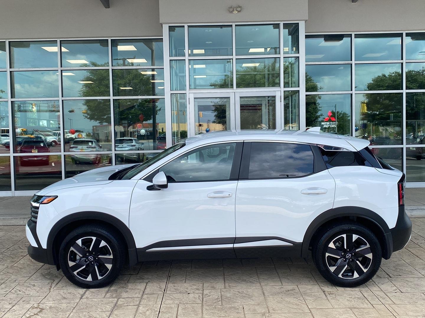 Certified Used 2025 Fresh Powder Nissan SV image 5