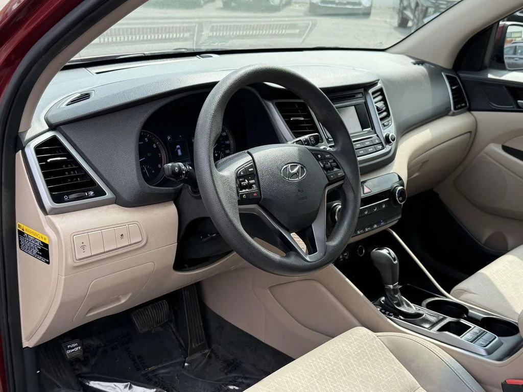 Used 2016 Red Hyundai SE image 2