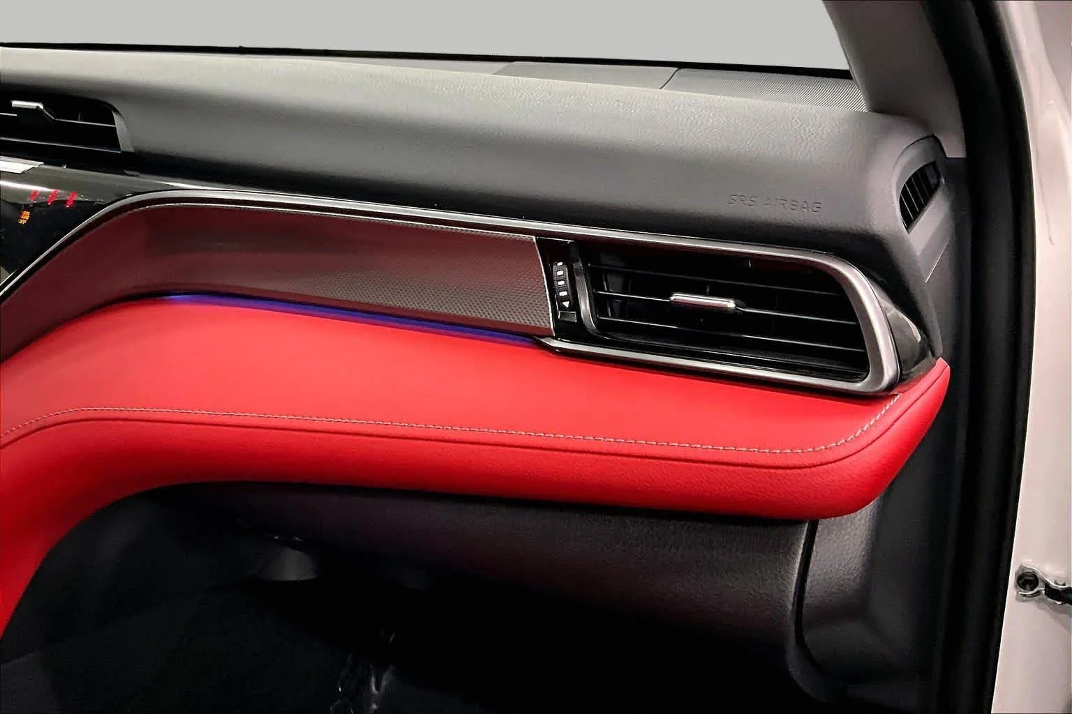 Used 2020 Wind Chill Pearl Toyota XSE image 18