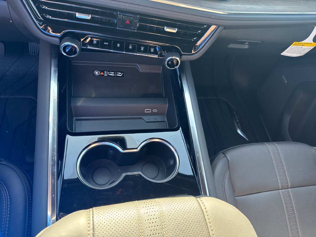 2026 Chevrolet Suburban High Country - Photo 18
