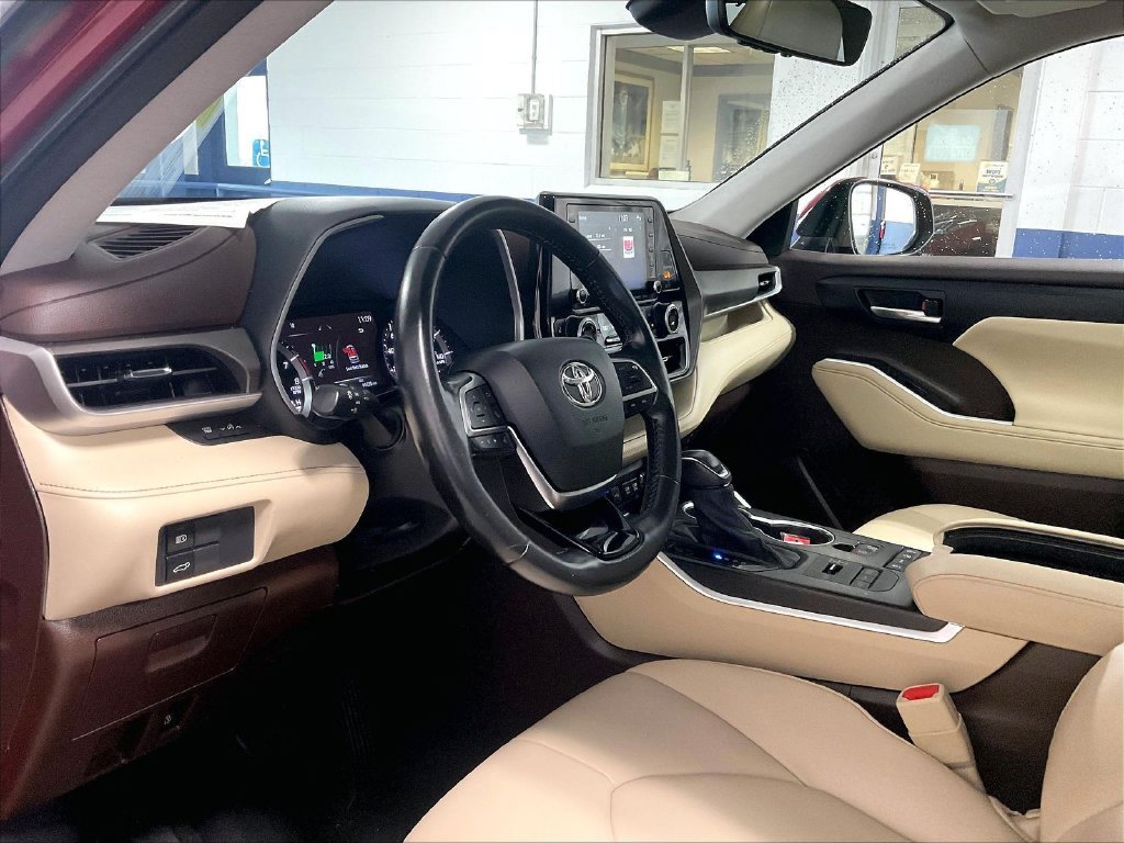 Used 2021 Pearl Toyota XLE image 8