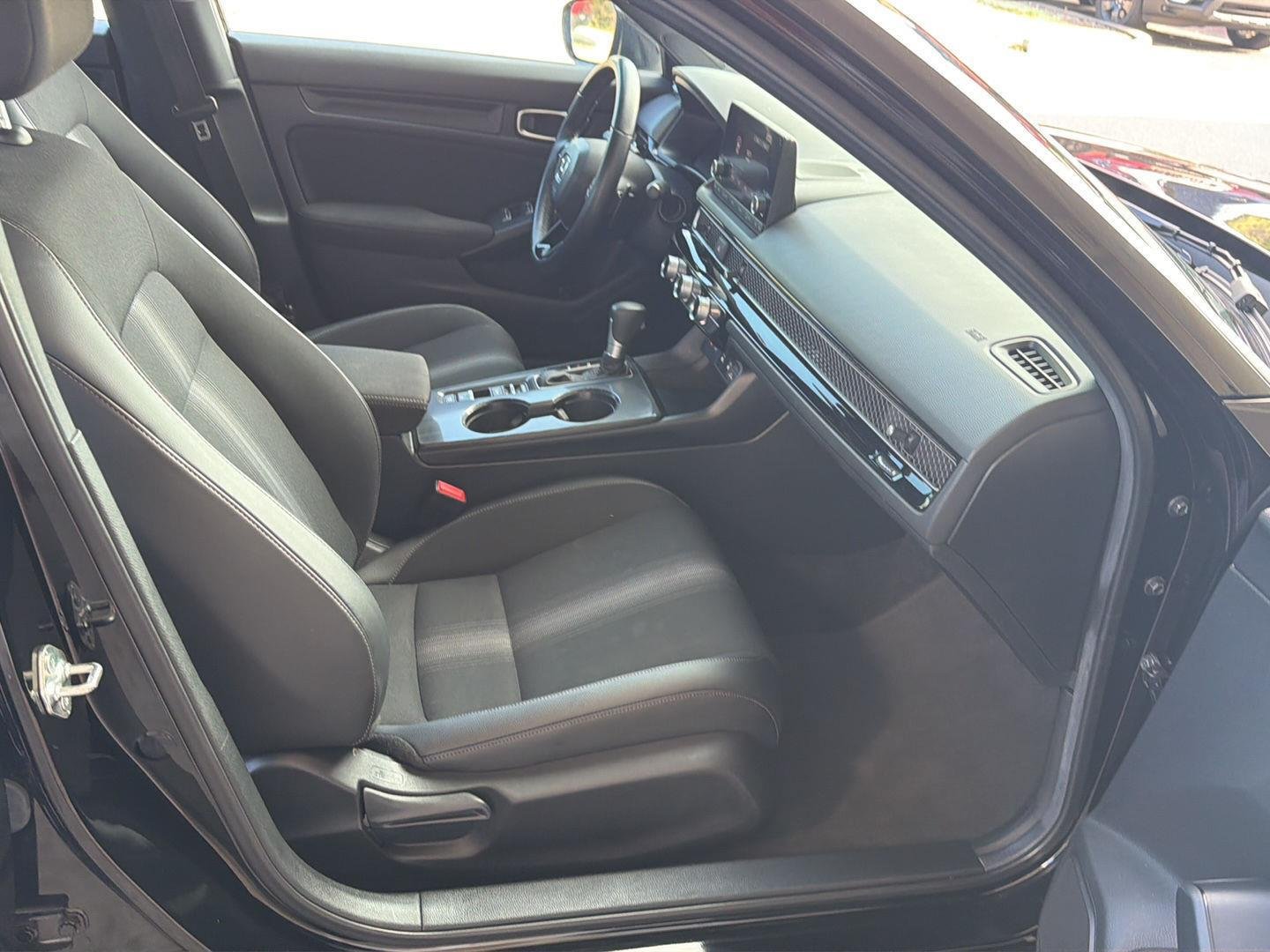 Used 2025  Honda Sport image 13