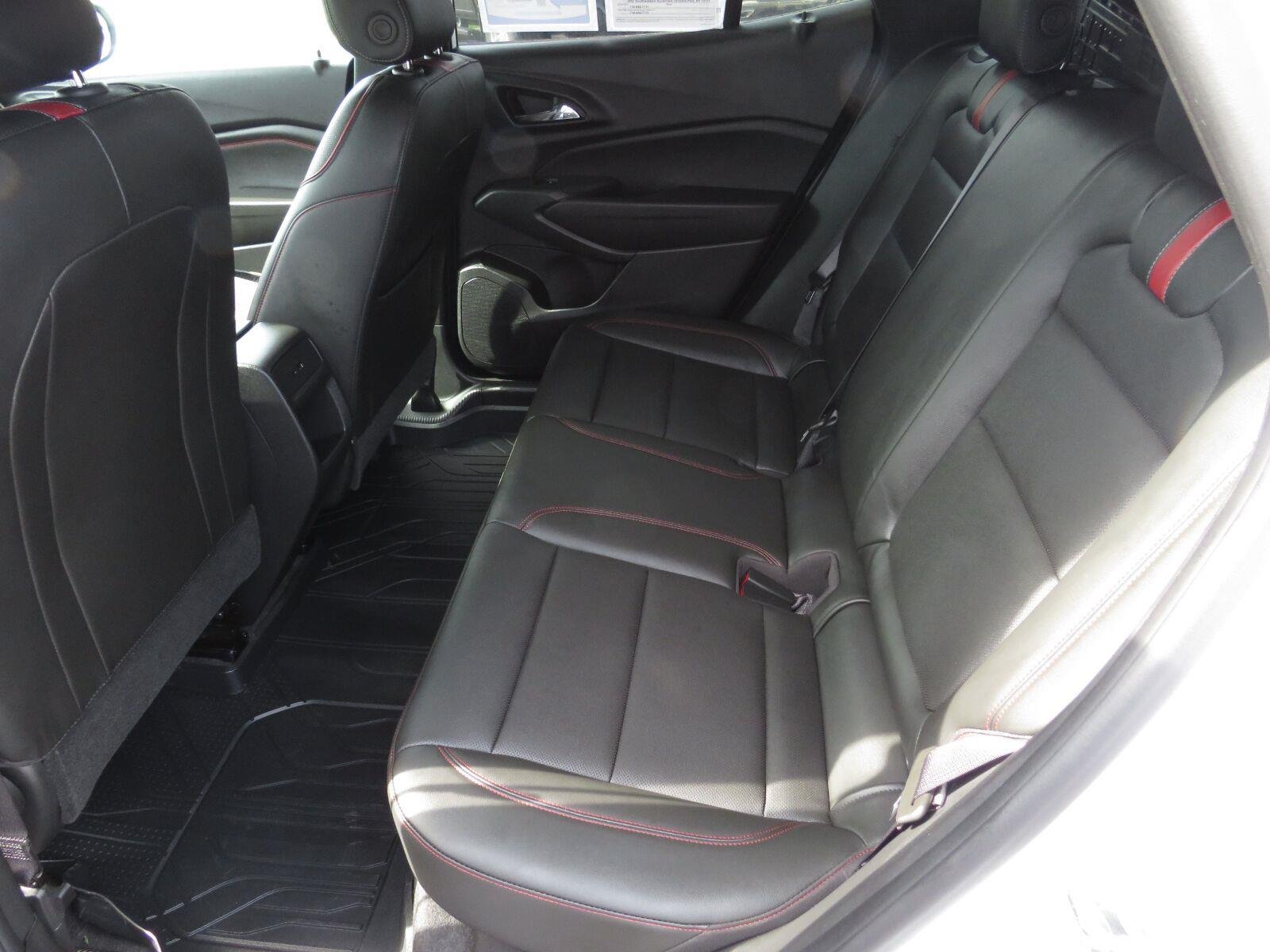 Used 2025 Summit White Chevrolet 2RS image 21