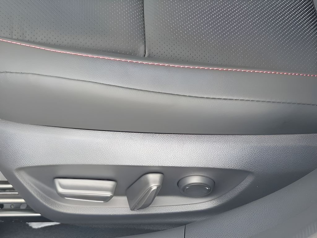 2026 Toyota Prius Plug-in Hybrid XSE - Photo 23