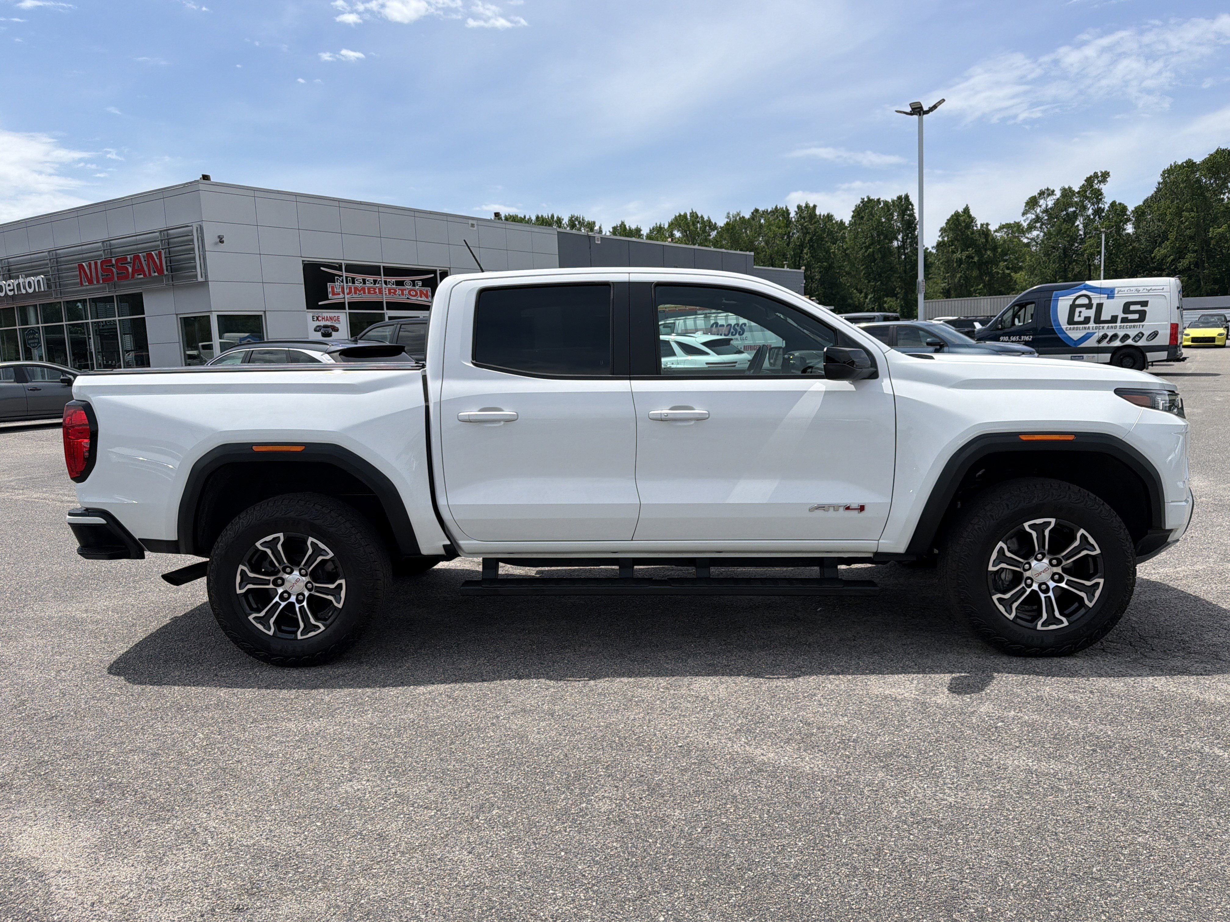 Used 2023 Summit White GMC 4WD AT4 image 31