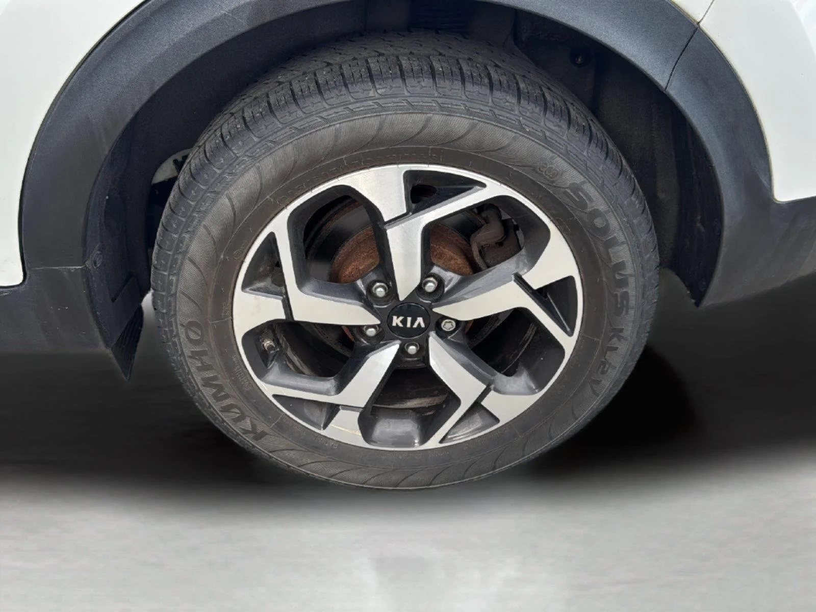 Used 2020 Clear White Kia LX image 31