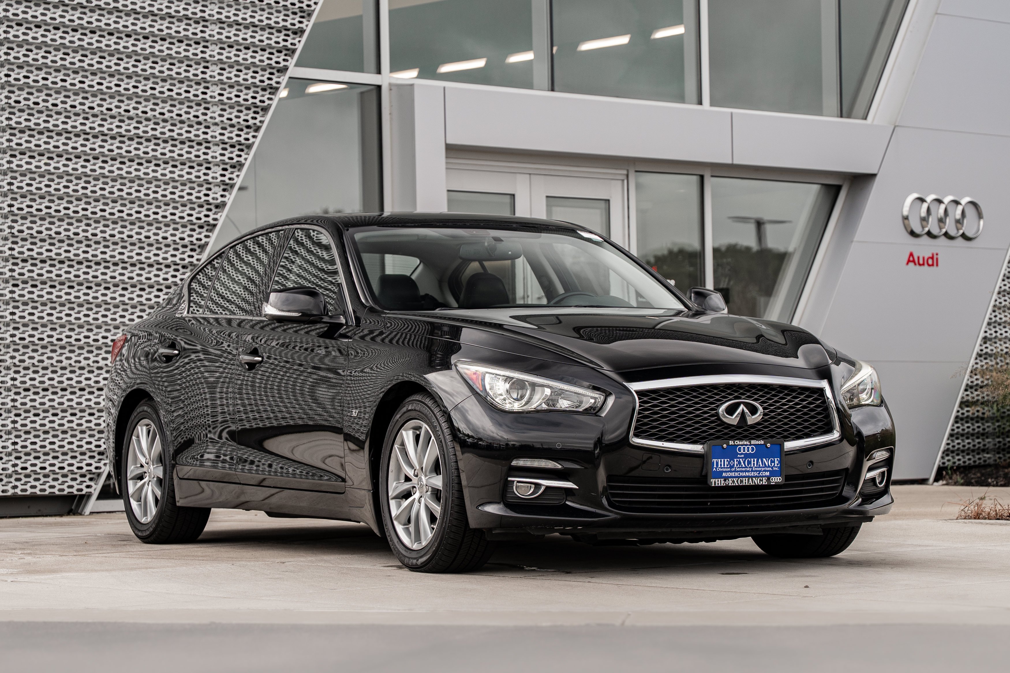 Used 2014 Black Obsidian INFINITI Premium image 1