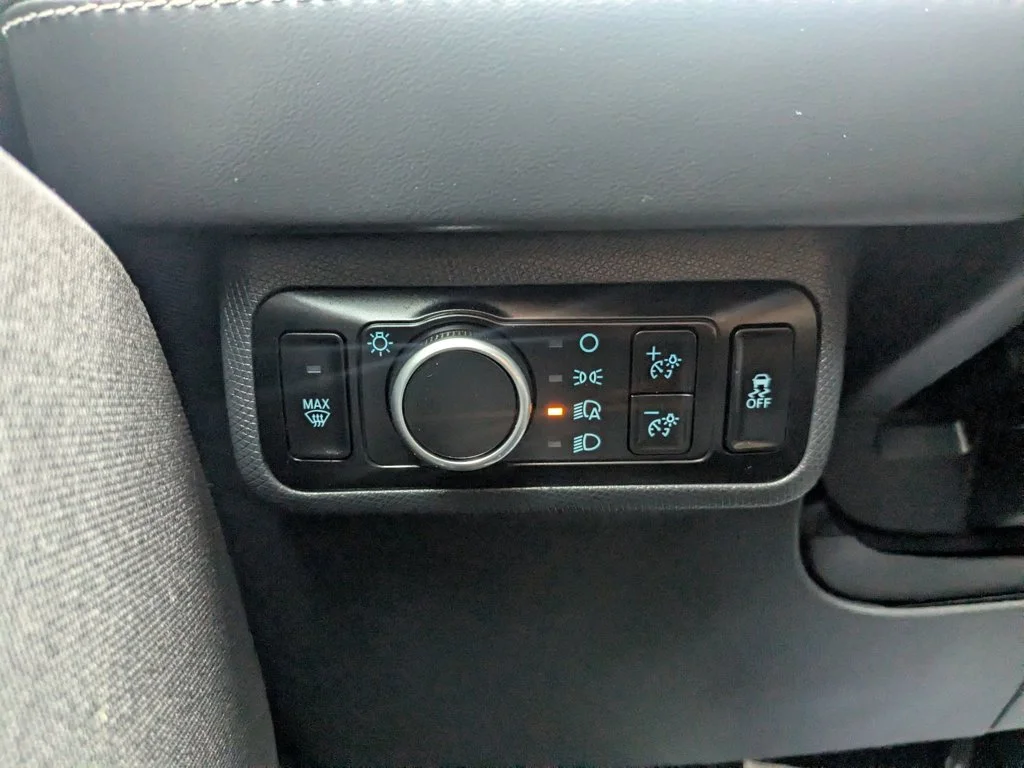 Used 2025  Ford Select image 20