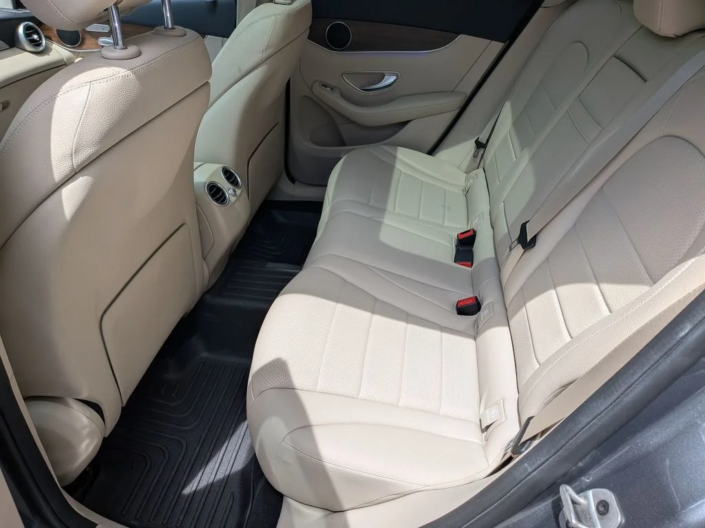 Used 2022  Mercedes-Benz GLC 300 image 29