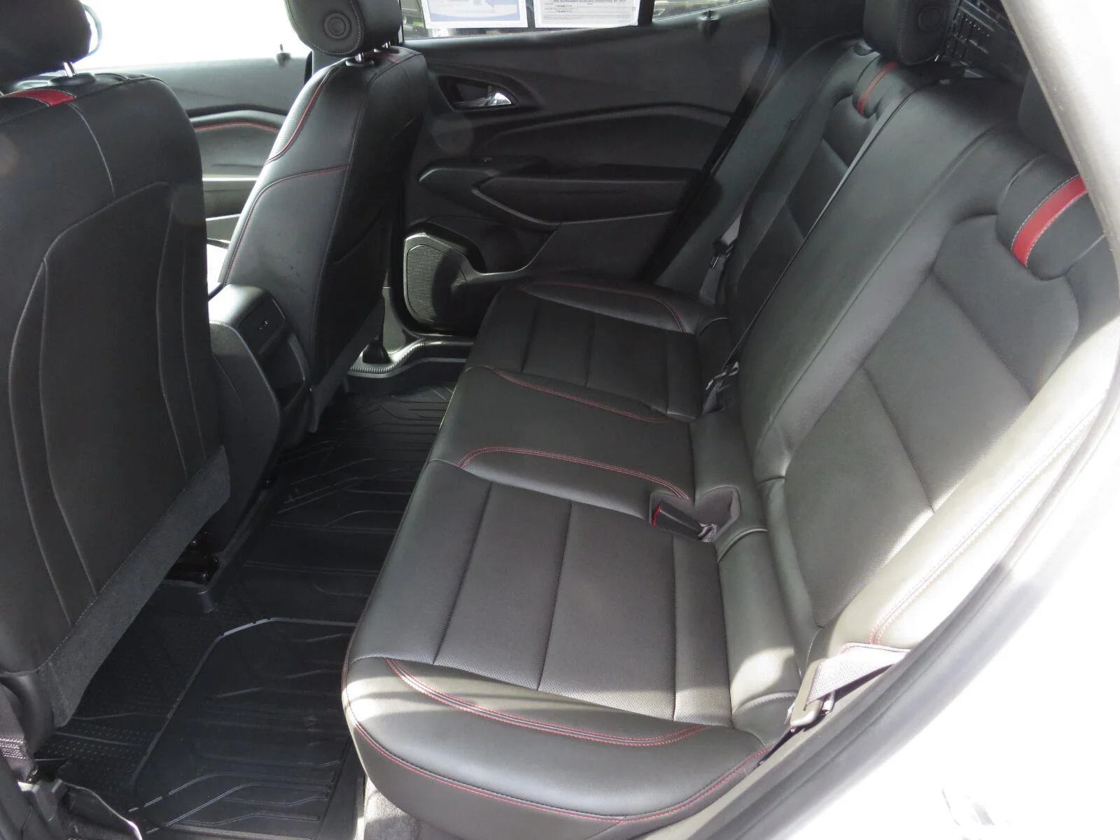 Used 2025 Summit White Chevrolet 2RS image 21