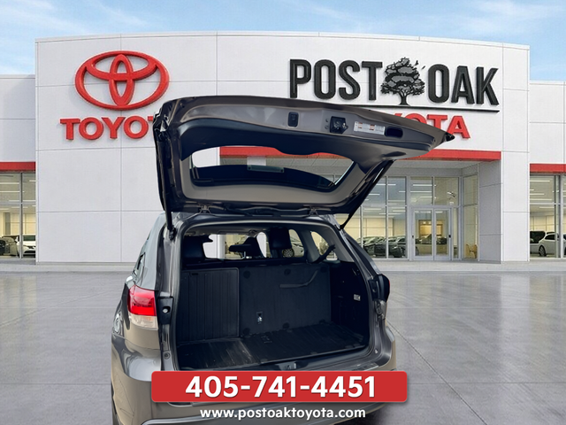 Used 2018 Gray Toyota XLE image 22