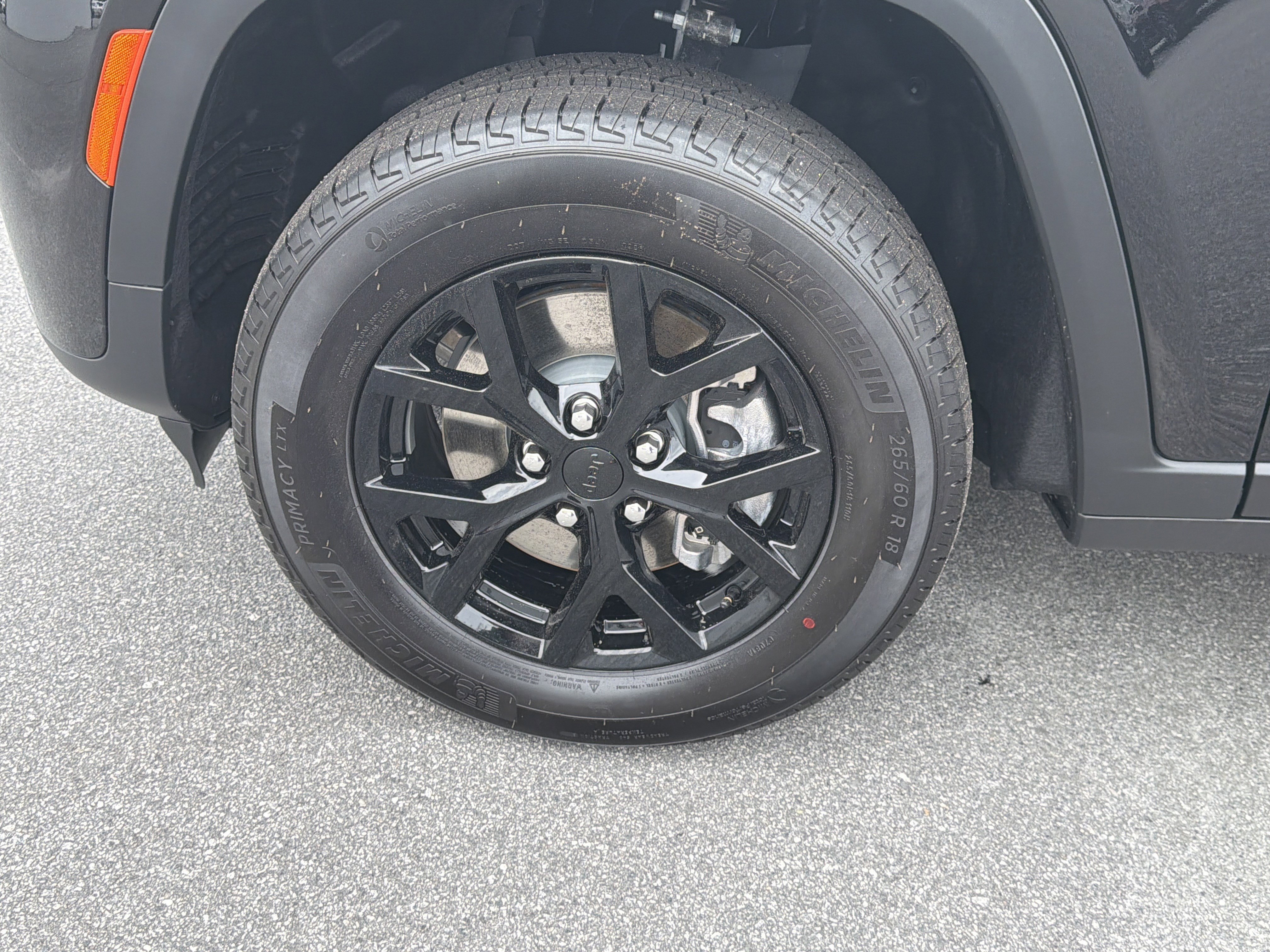 New 2026 Diamond Black Crystal Pearl-Coat Exterior Paint Jeep Altitude image 13