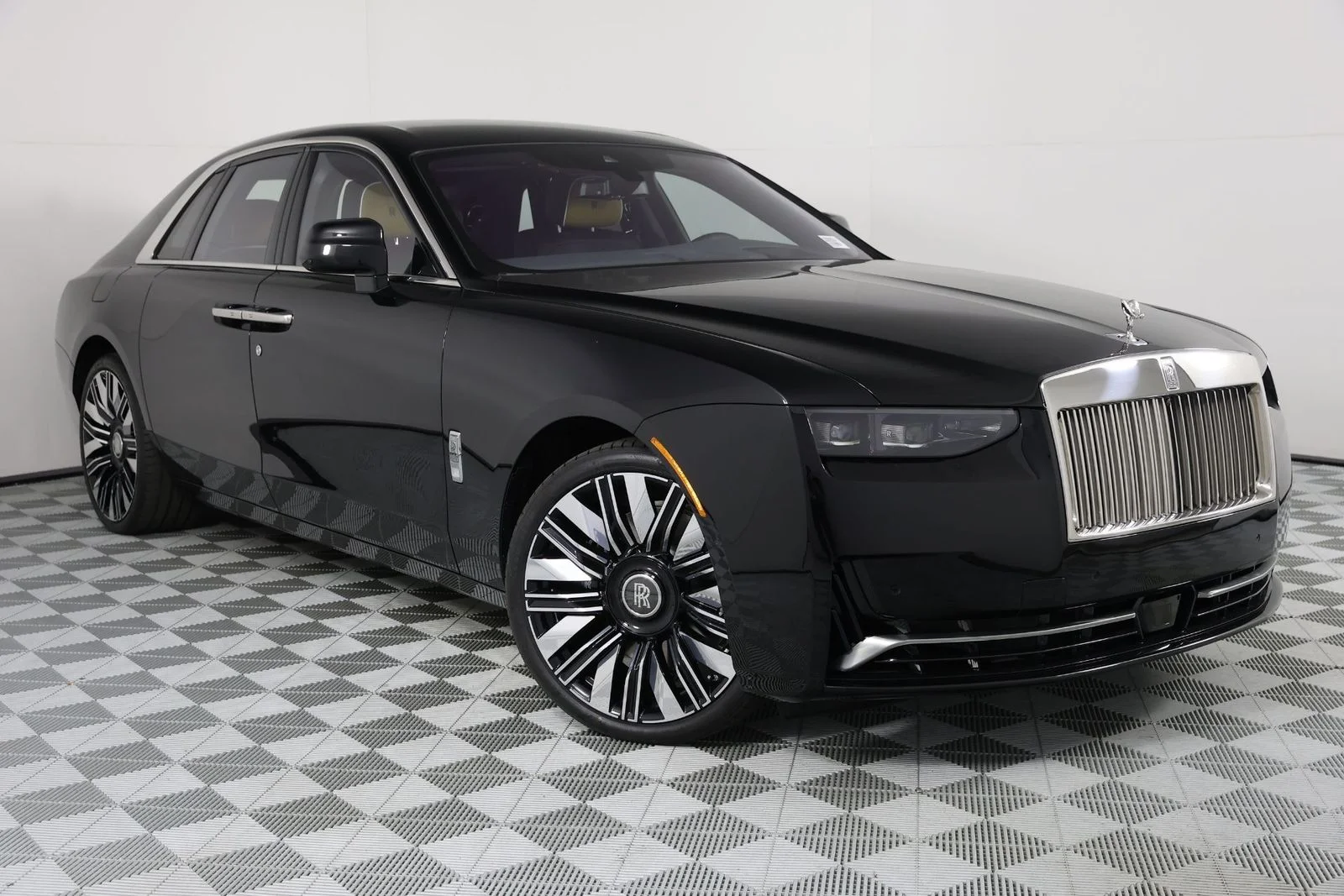 New 2026 Black Diamond Rolls-Royce  image 9
