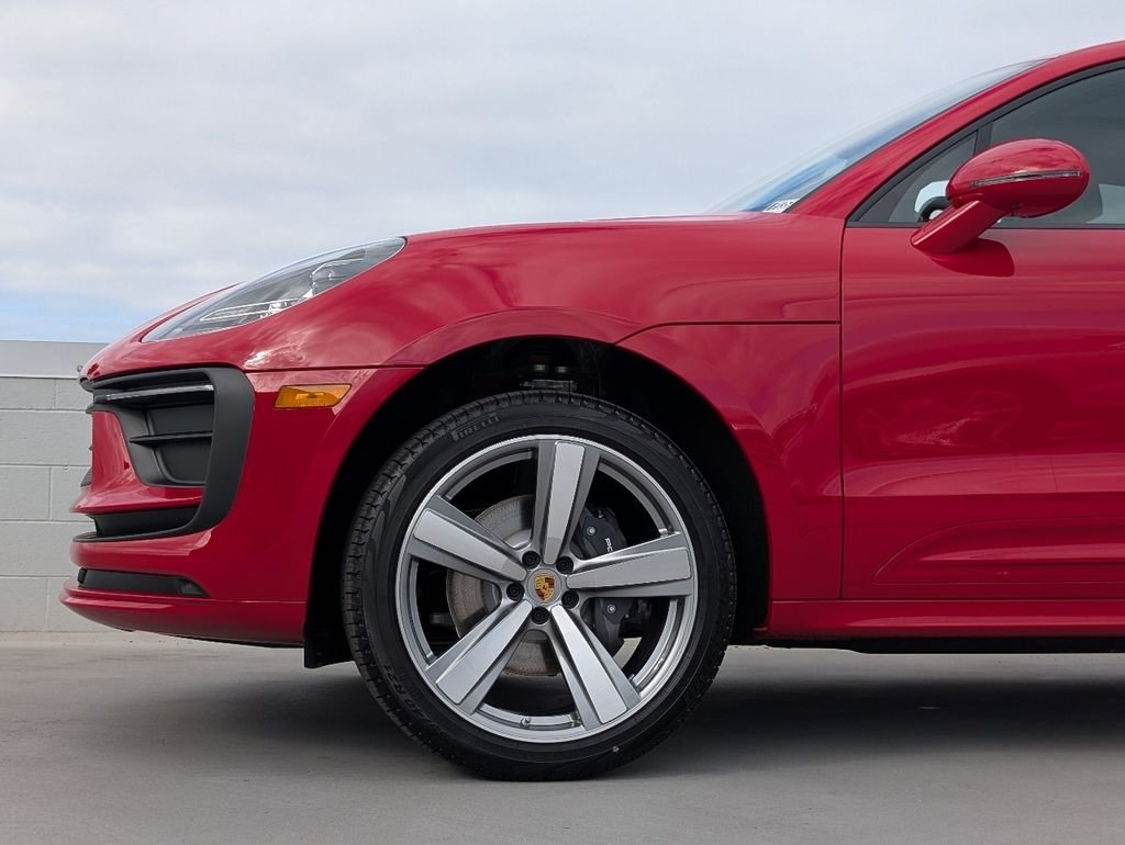 2026 Porsche Macan T - Photo 9
