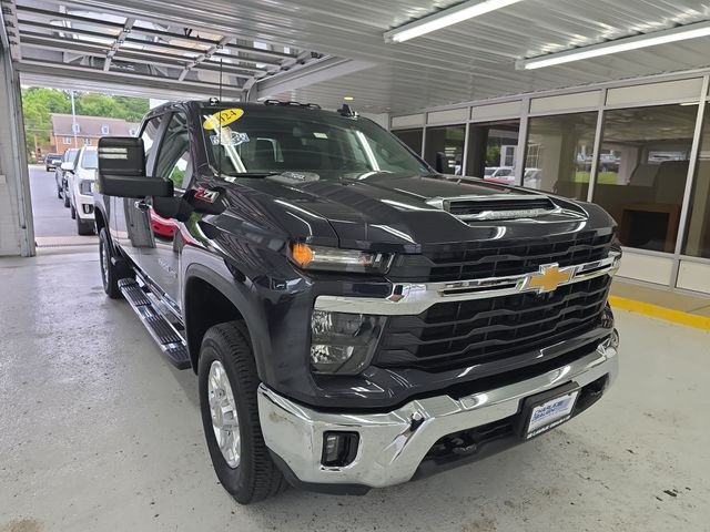 Used 2024 Gray Chevrolet LT image 7