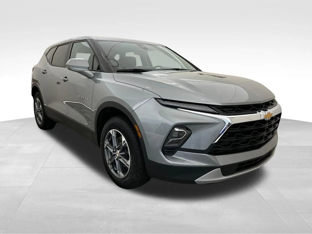 Used 2025 Gray Chevrolet LT image 7