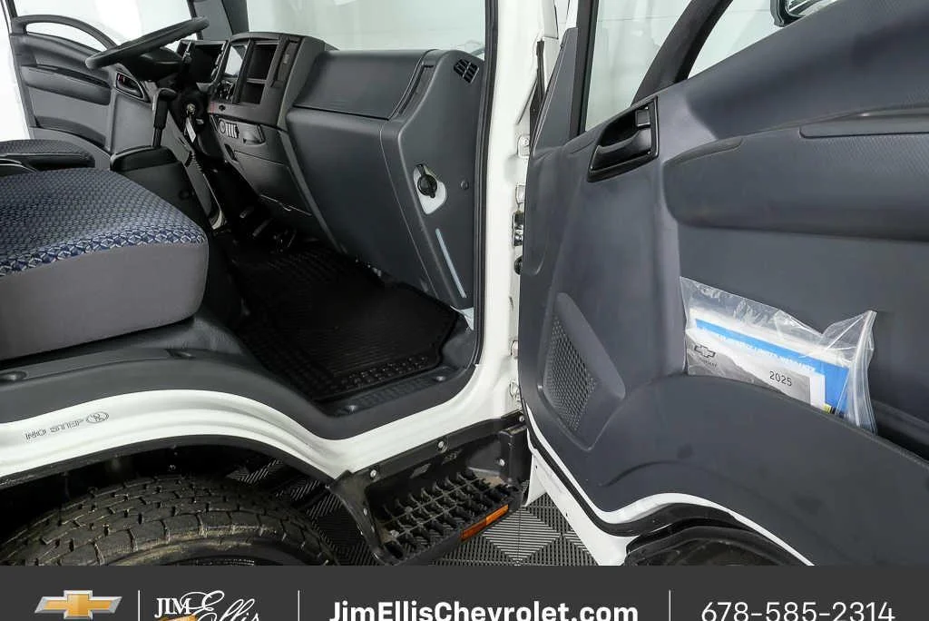 New 2025 Arc White Chevrolet NA image 17