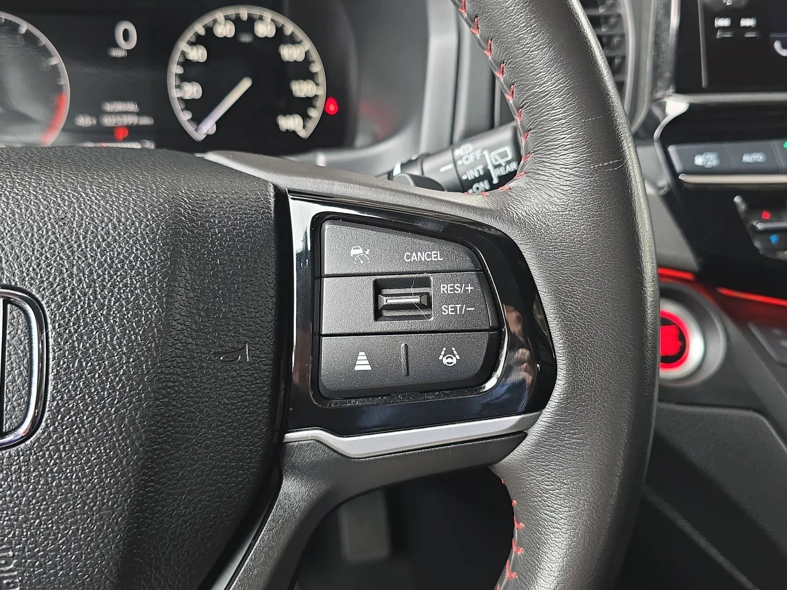 2025 Honda Odyssey Sport L - Photo 18