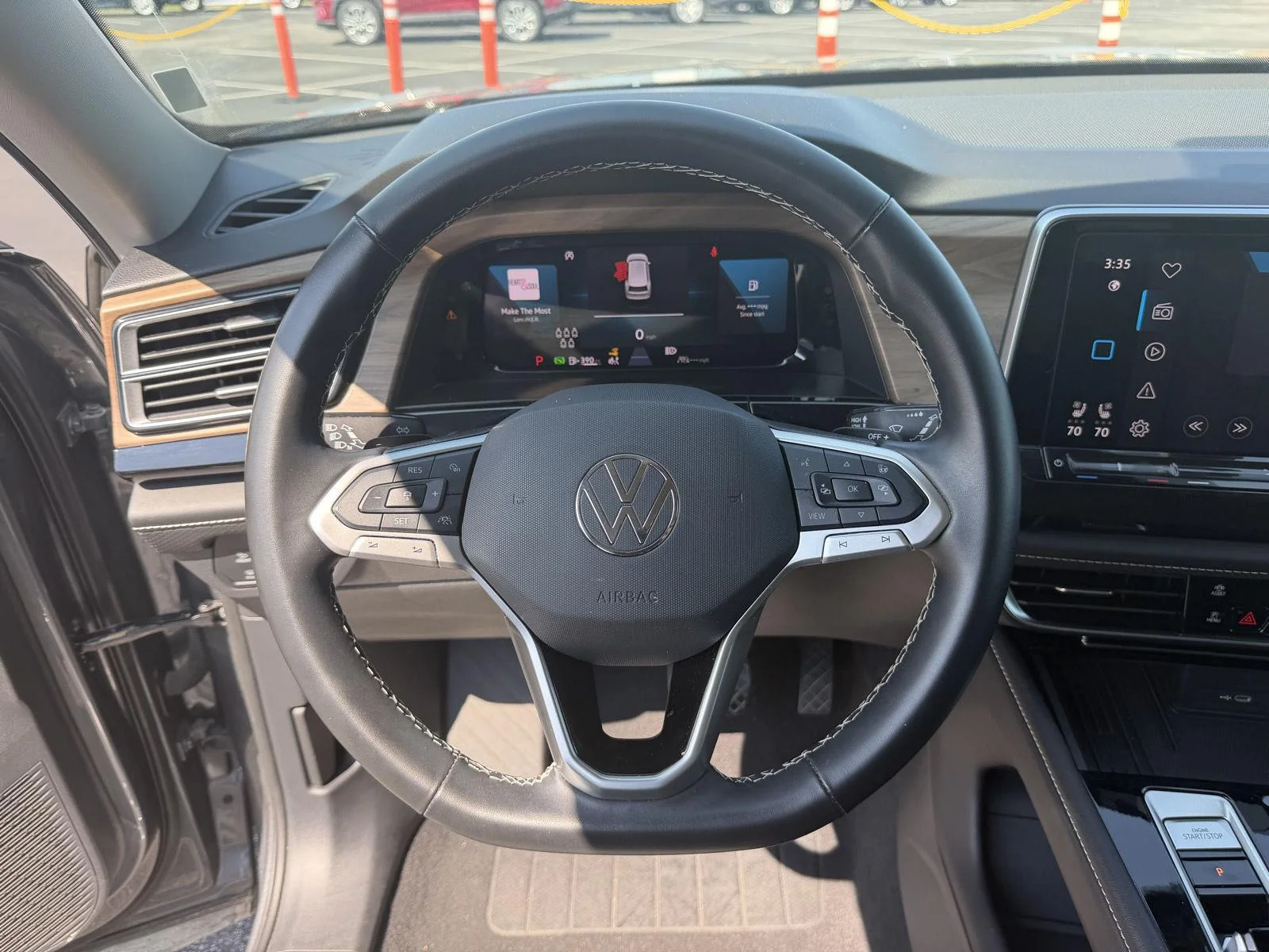 Used 2025  Volkswagen 2.0T SE w/Technology image 18