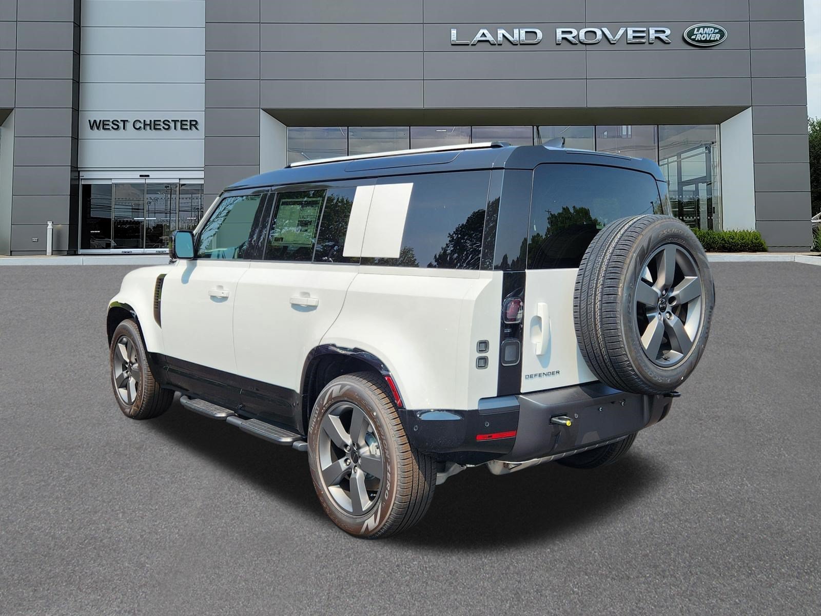 New 2026 Santorini Black LAND ROVER X-Dynamic SE image 3