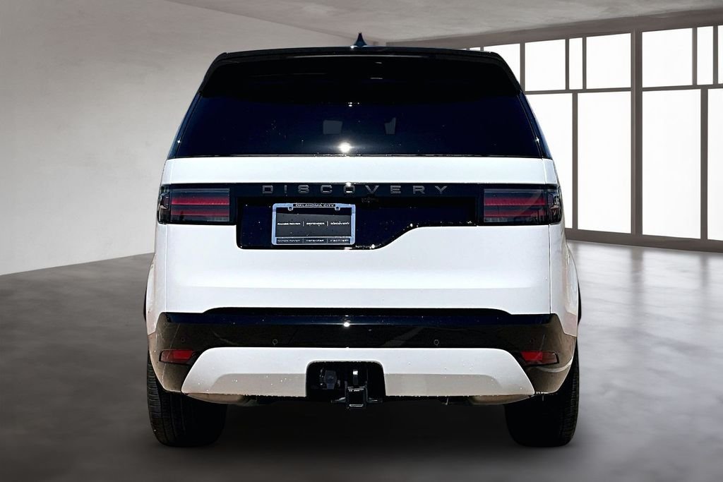 Used 2025 White Land Rover Dynamic SE image 4