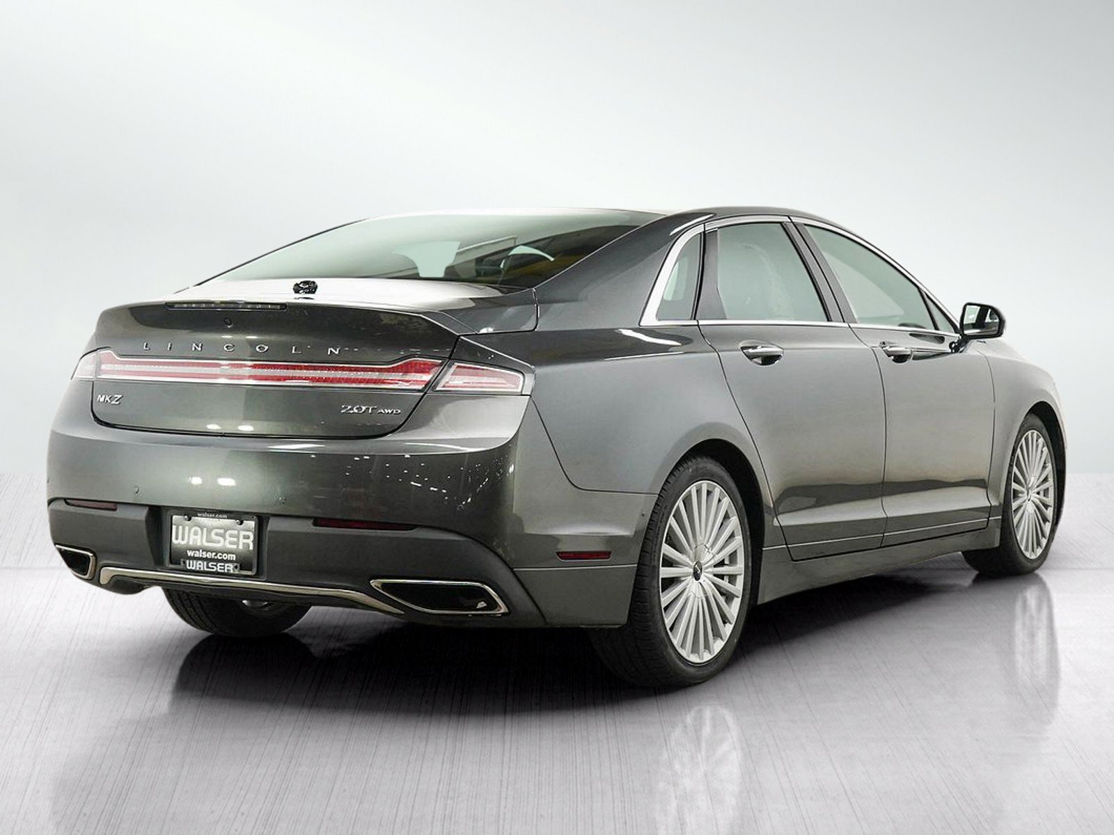 Used 2017 Magnetic Gray Metallic Lincoln Reserve image 5