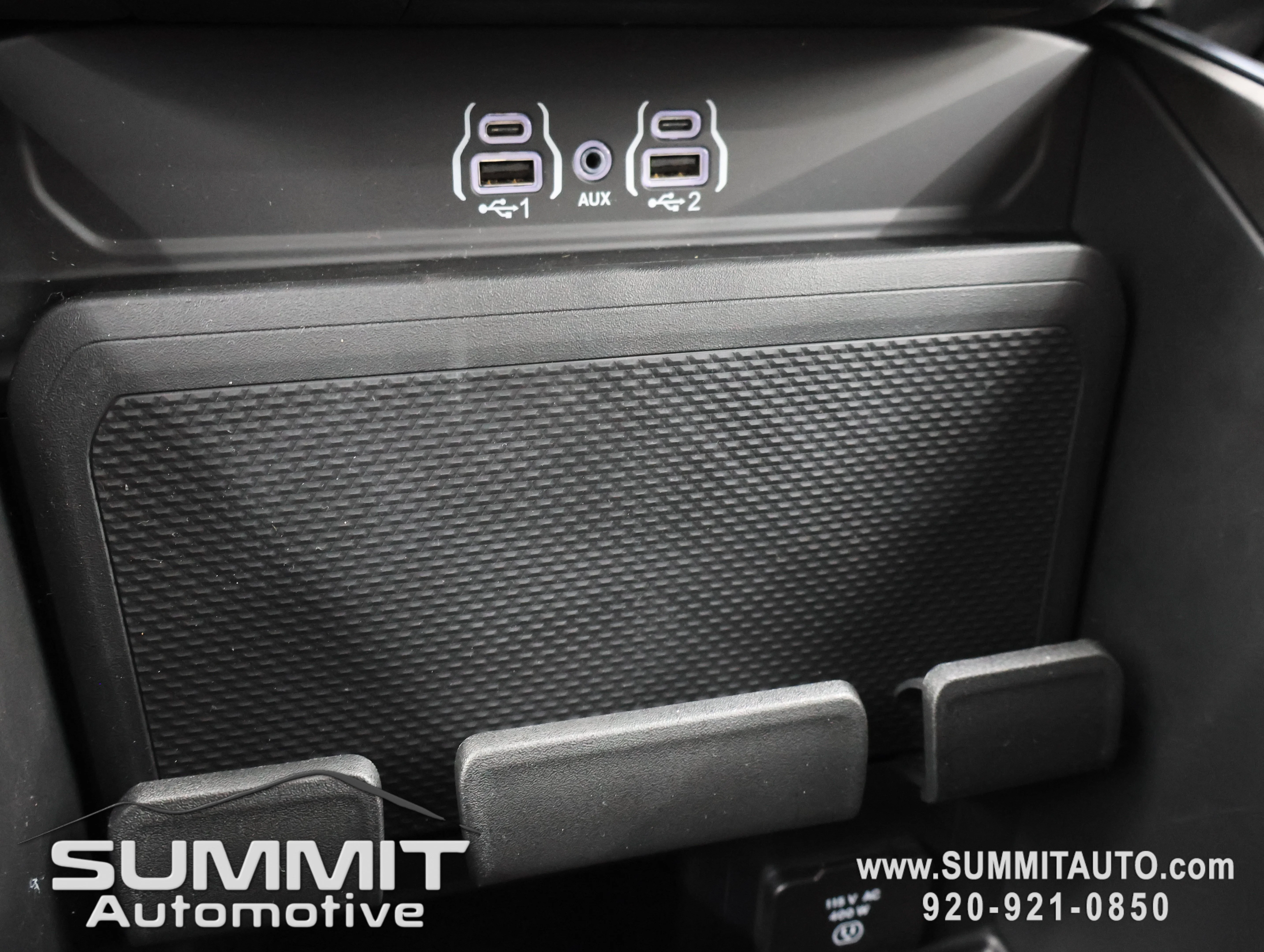 New 2026 Diamond Black Crystal Pearl-Coat Exterior Paint RAM Big Horn/Lone Star image 50