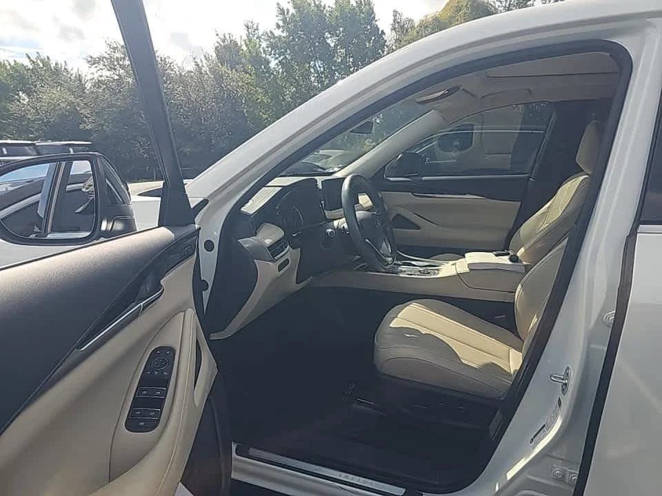 Certified Used 2024 Glacier White INFINITI PURE image 5
