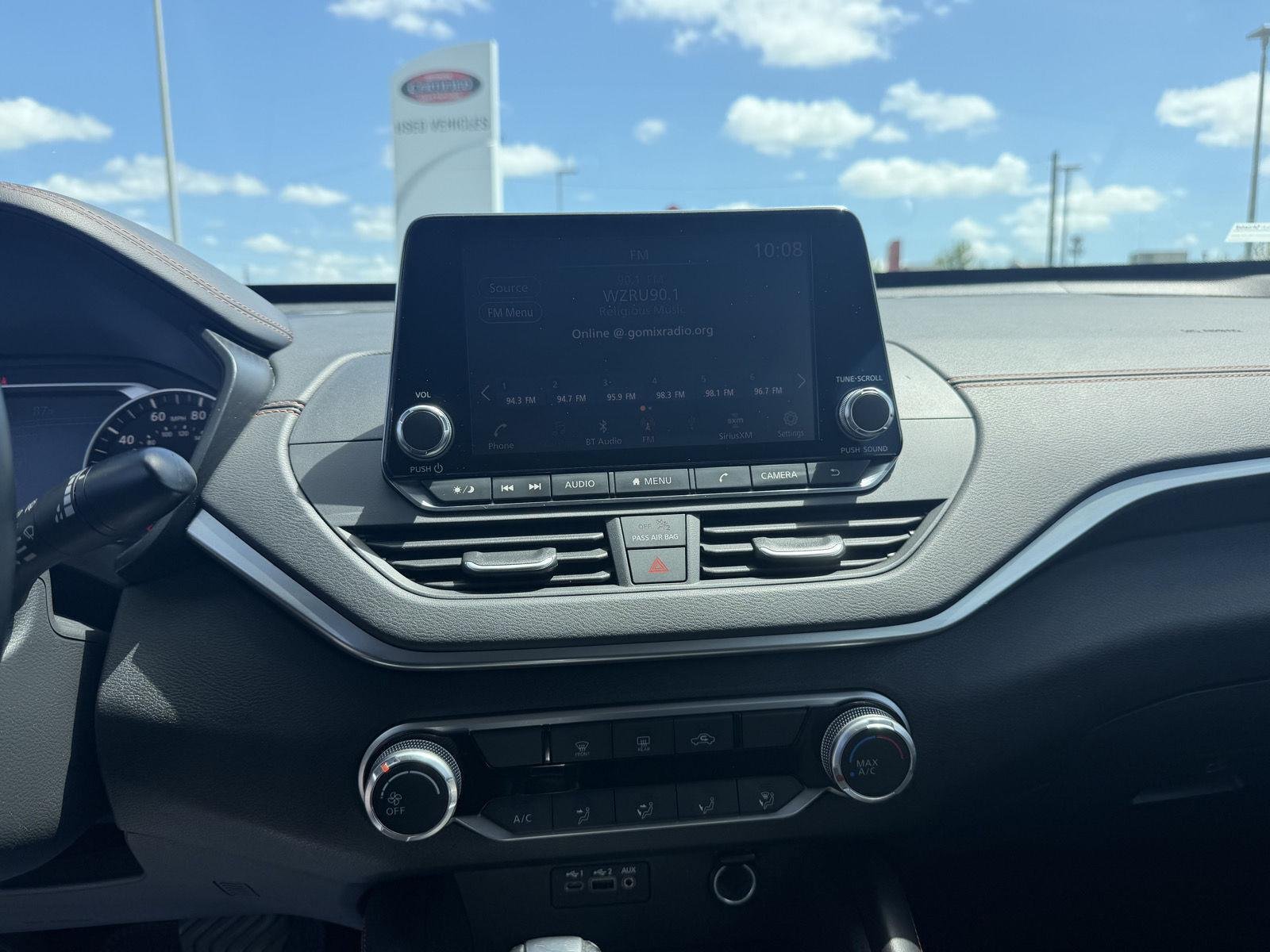 Used 2019 Deep Blue Pearl Nissan 2.5 SR image 19