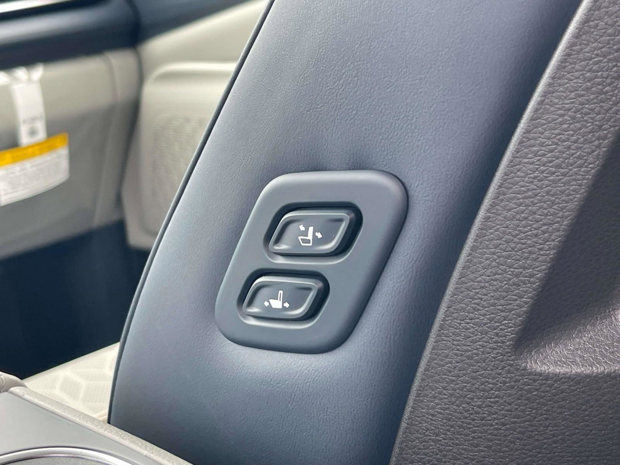 New 2026 Ceramic Silver Kia EX image 18