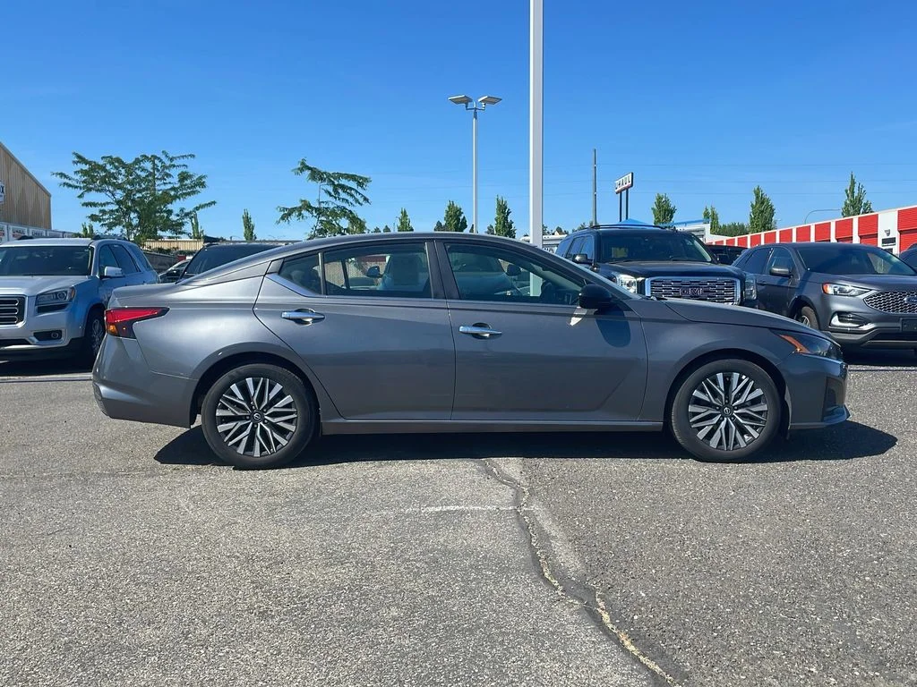 2025 Nissan Altima SV - Photo 8