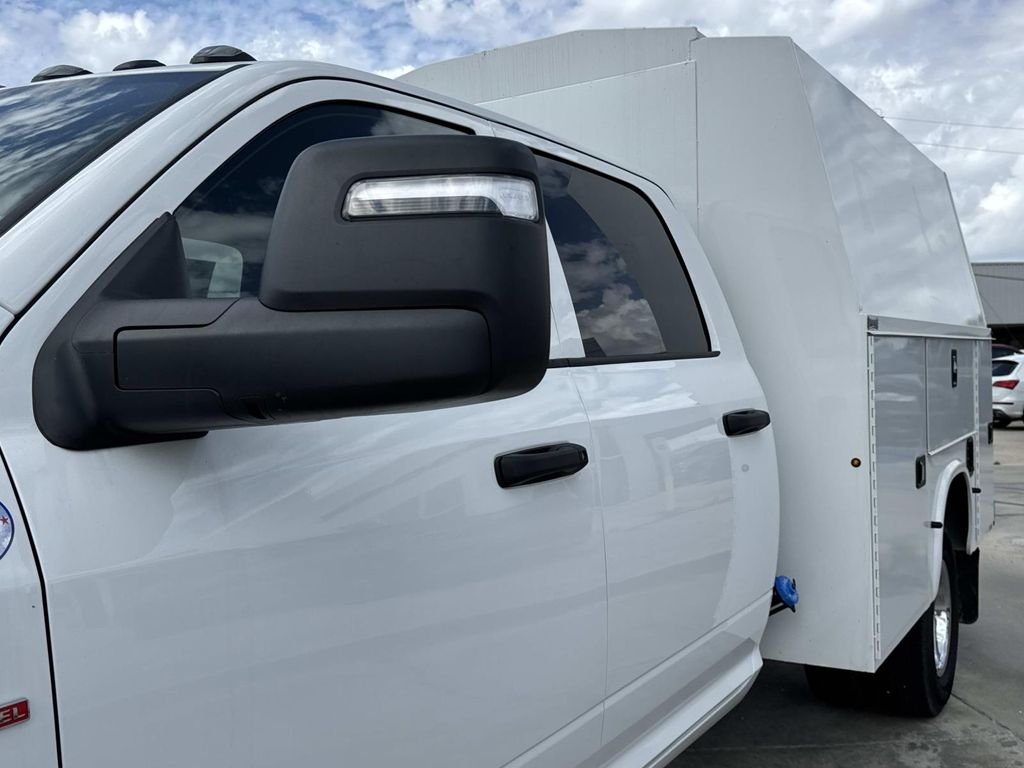 2026 RAM 3500 Chassis Tradesman - Photo 9