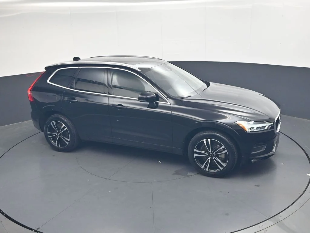 Used 2020 Onyx Black Metallic Volvo T6 Momentum image 31