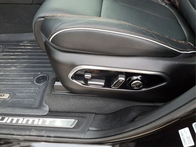 Used 2025 Black Jeep Summit image 26