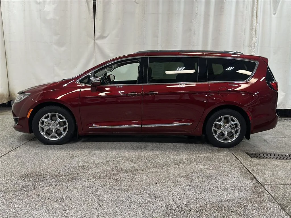 Used 2019 Chrysler Pacifica Limited with VIN 2C4RC1GG2KR629355 for sale in Waconia, Minnesota