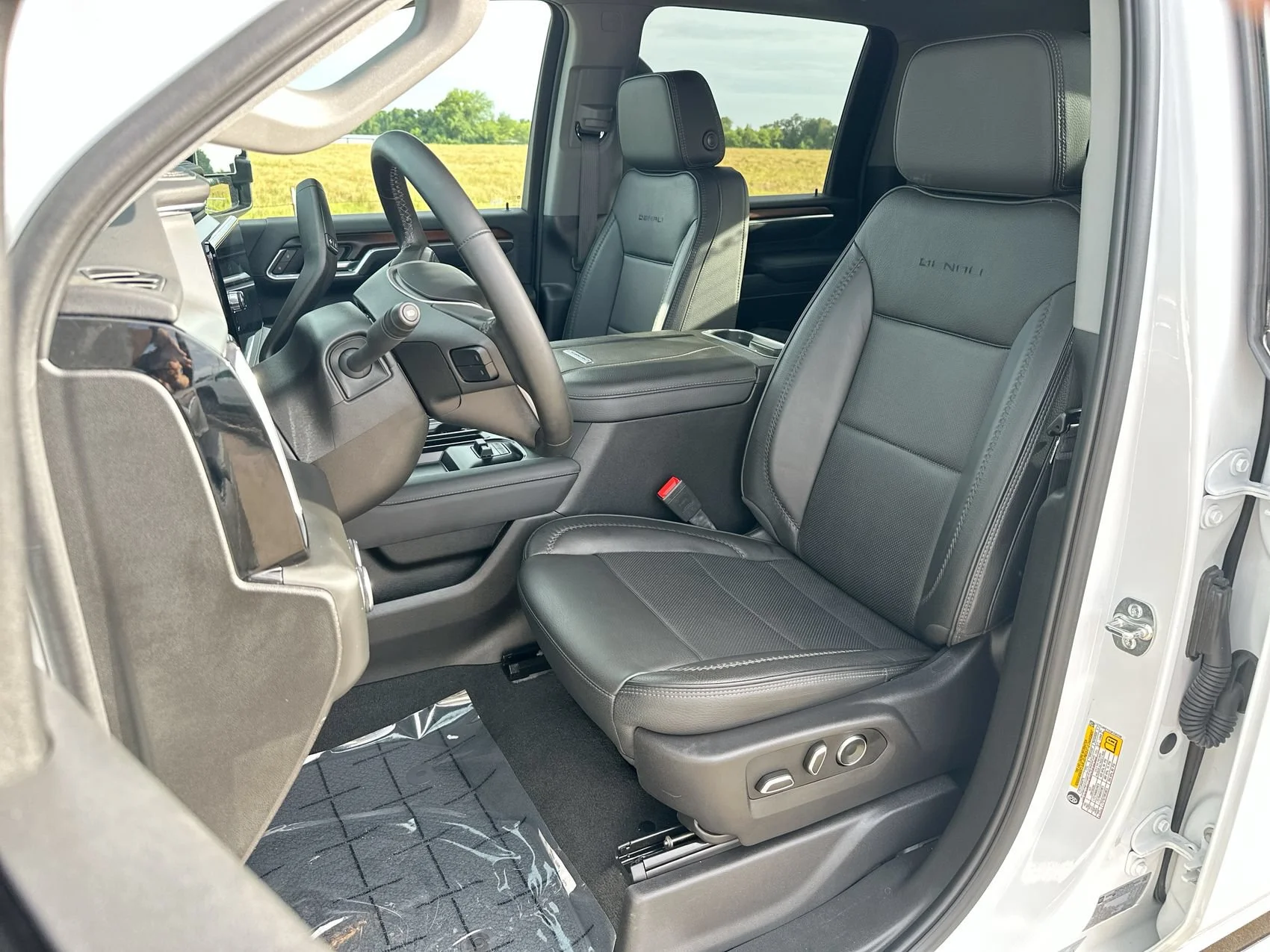 Used 2025 White GMC Denali image 11